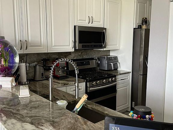 2nd image of 230 SE 29th Ave Unit 7
