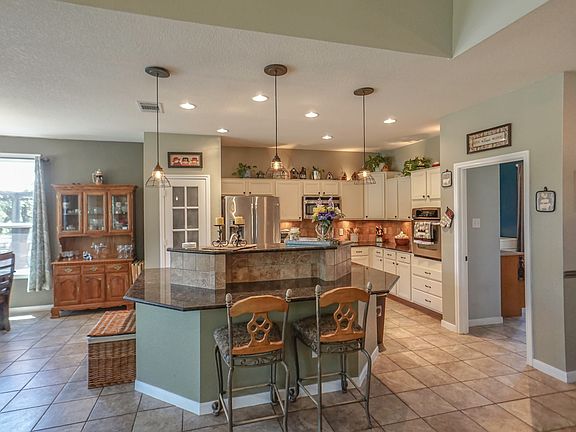 5th image of 215 Skye Dr