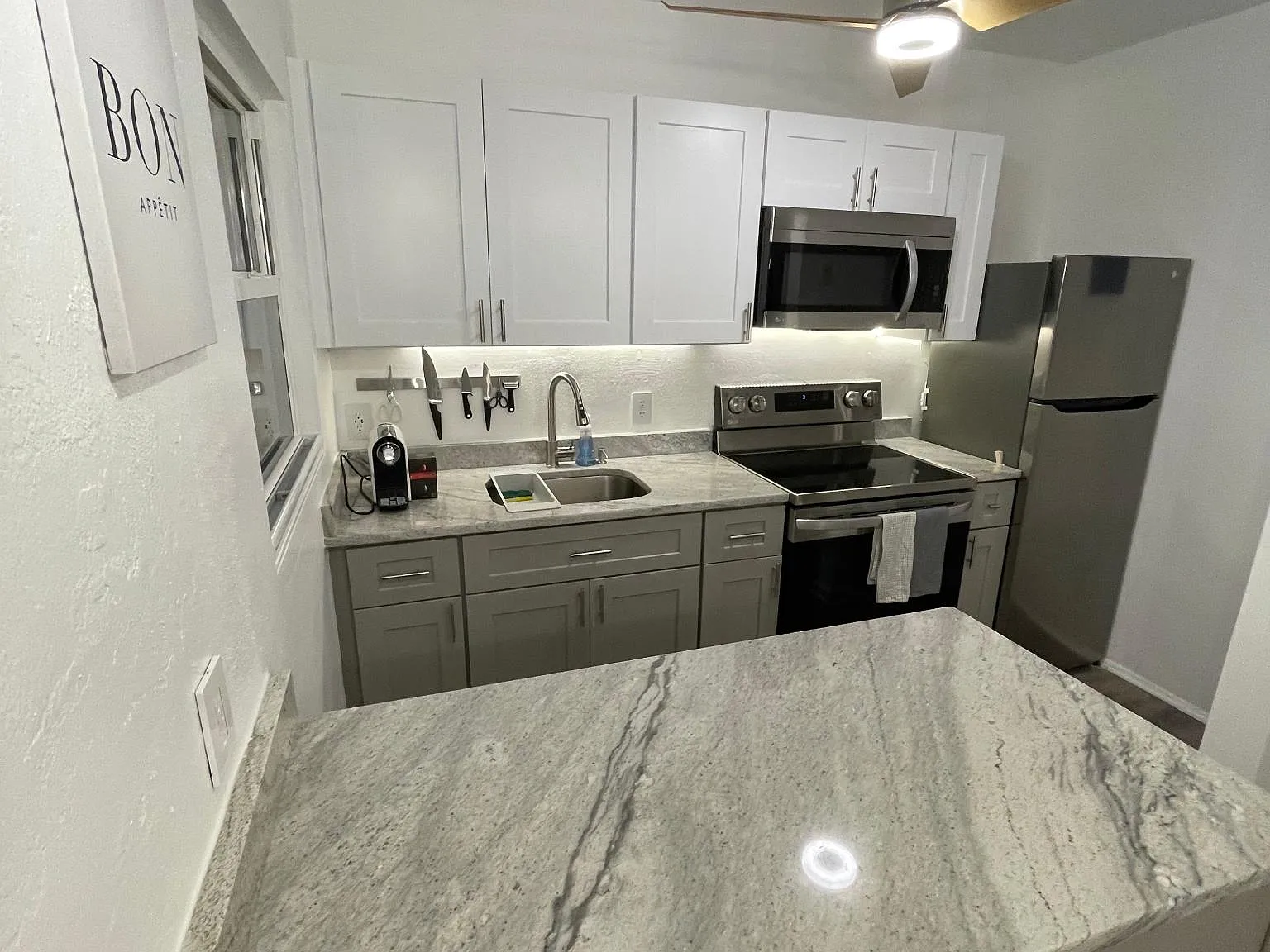 2 bed, 700 sqft, $2,350 — Photo 3