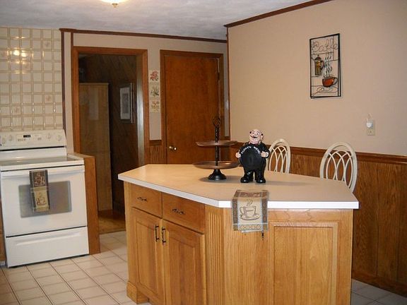 4th image of 83 W Hill Dr