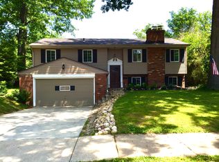 495 Juneway Dr, Bay Village, OH 44140