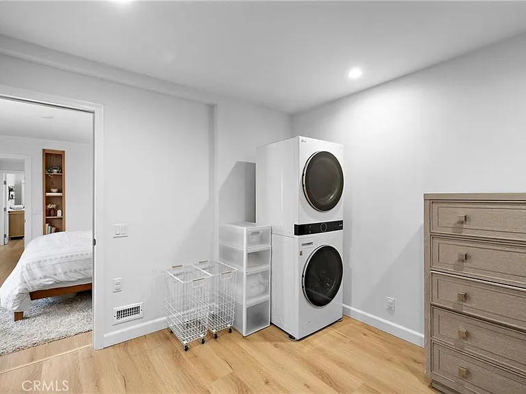 226 La Jolla Dr — Photo 26