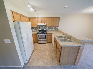 4890 Harbor Point Dr #11, Waterford, MI 48329