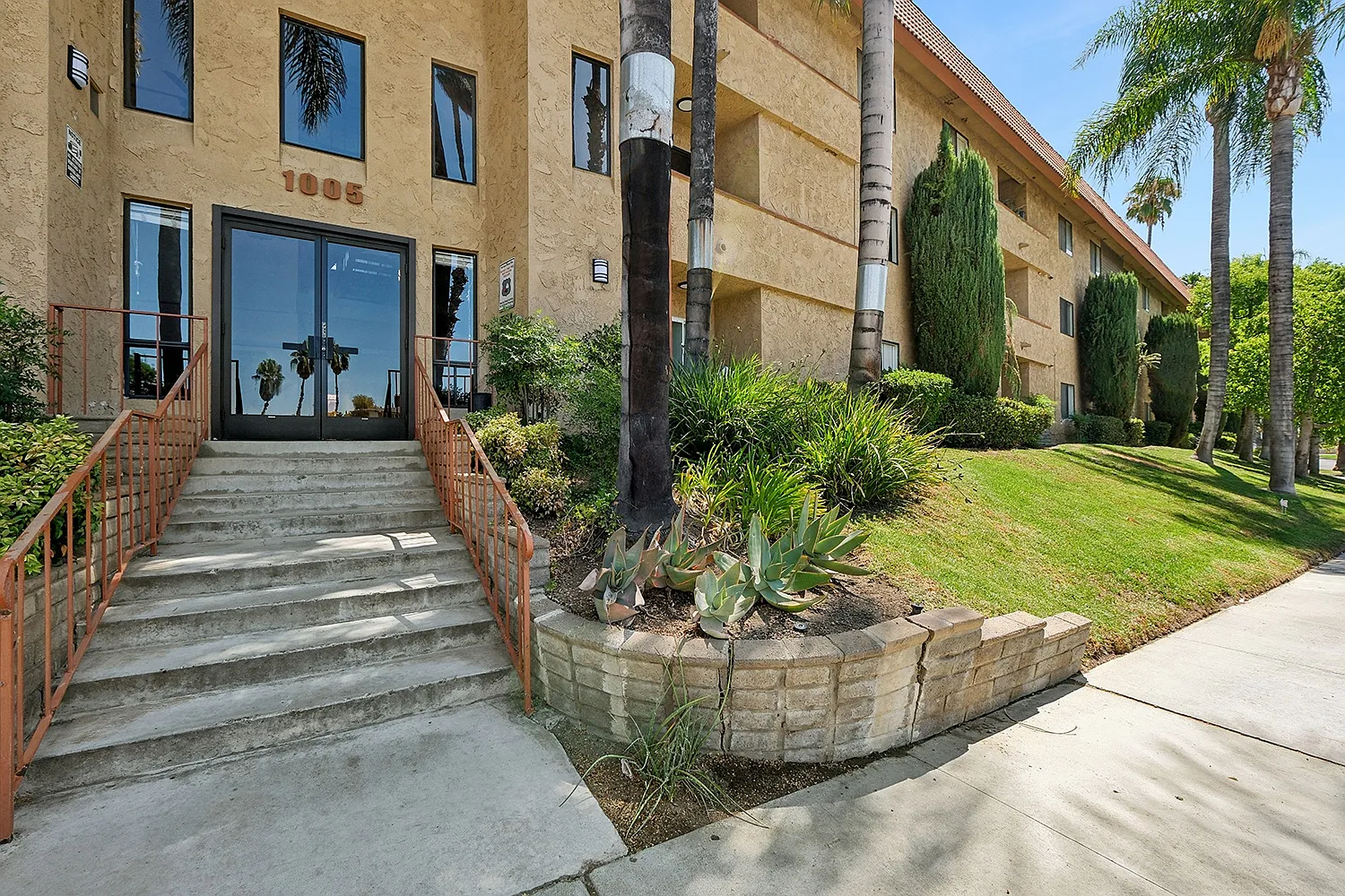 Casa Verde at Canyon Crest Hills Apartments — Photo 2