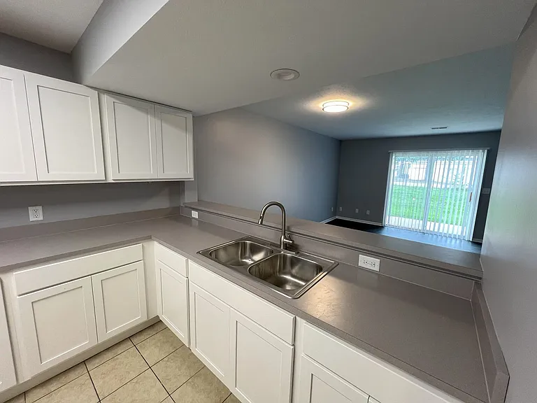 2906-2948 Feiger Ln — Photo 10