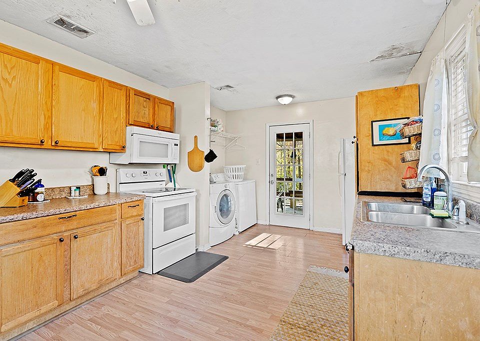 103 Greenbriar Dr, Greenwood, SC 29649 Zillow