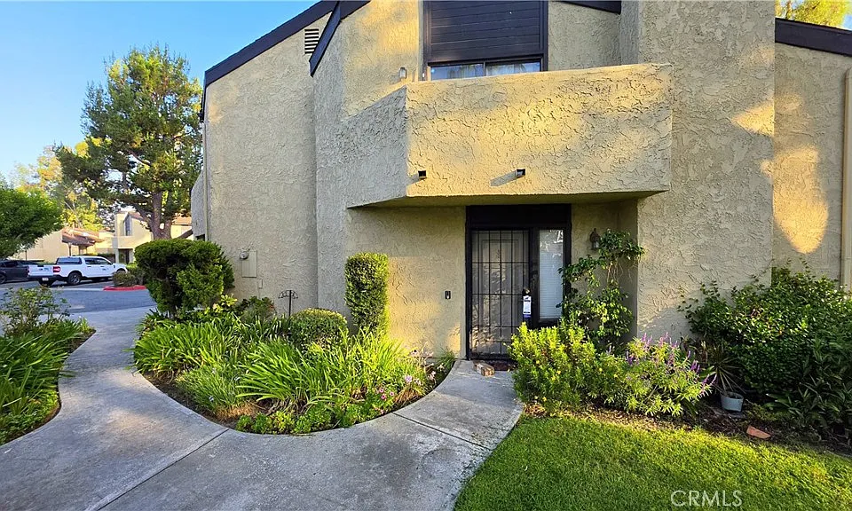 3610 Hemlock Ln