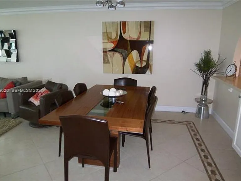 5151 Collins Ave #1030 — Photo 8