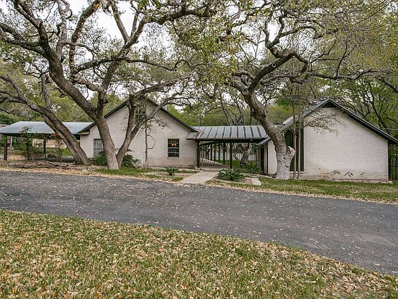 3rd image of 302 Yosemite Dr