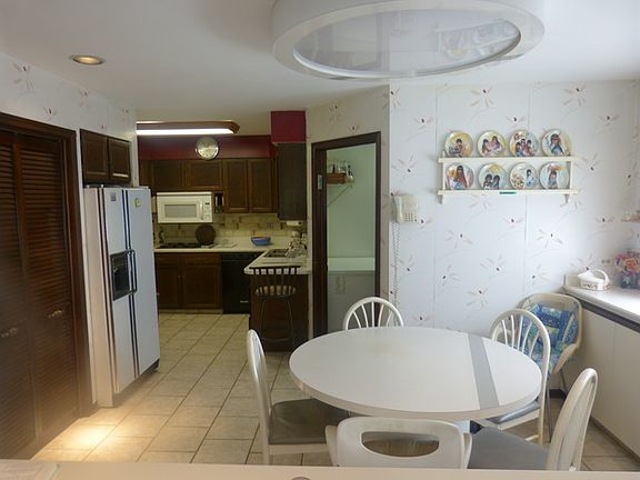 3rd image of 6838 Laramie Ave