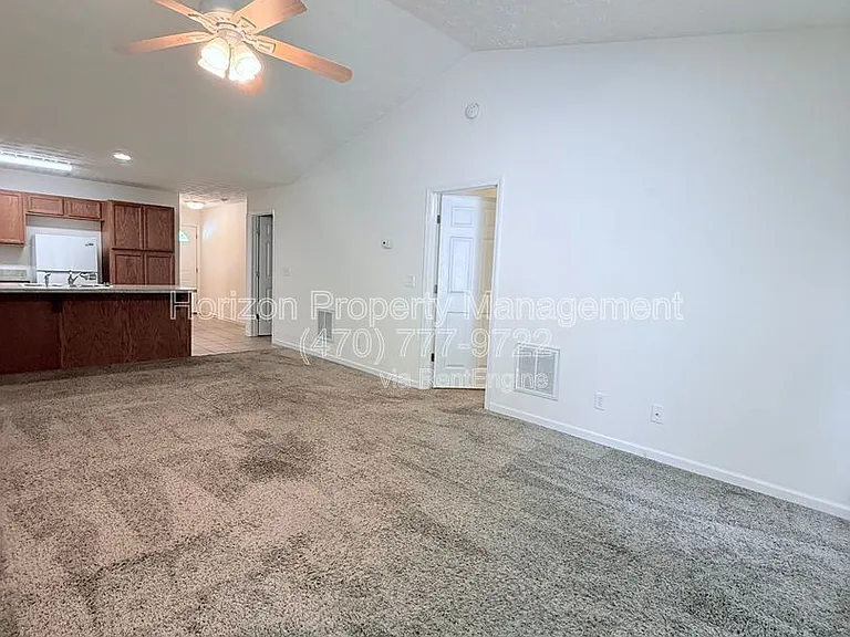 4019 Hidden Hollow Dr — Photo 9