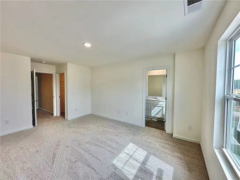 467 Seaborn Cir — Photo 13