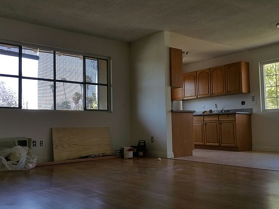 2nd image of 826 E Harvard St APT C