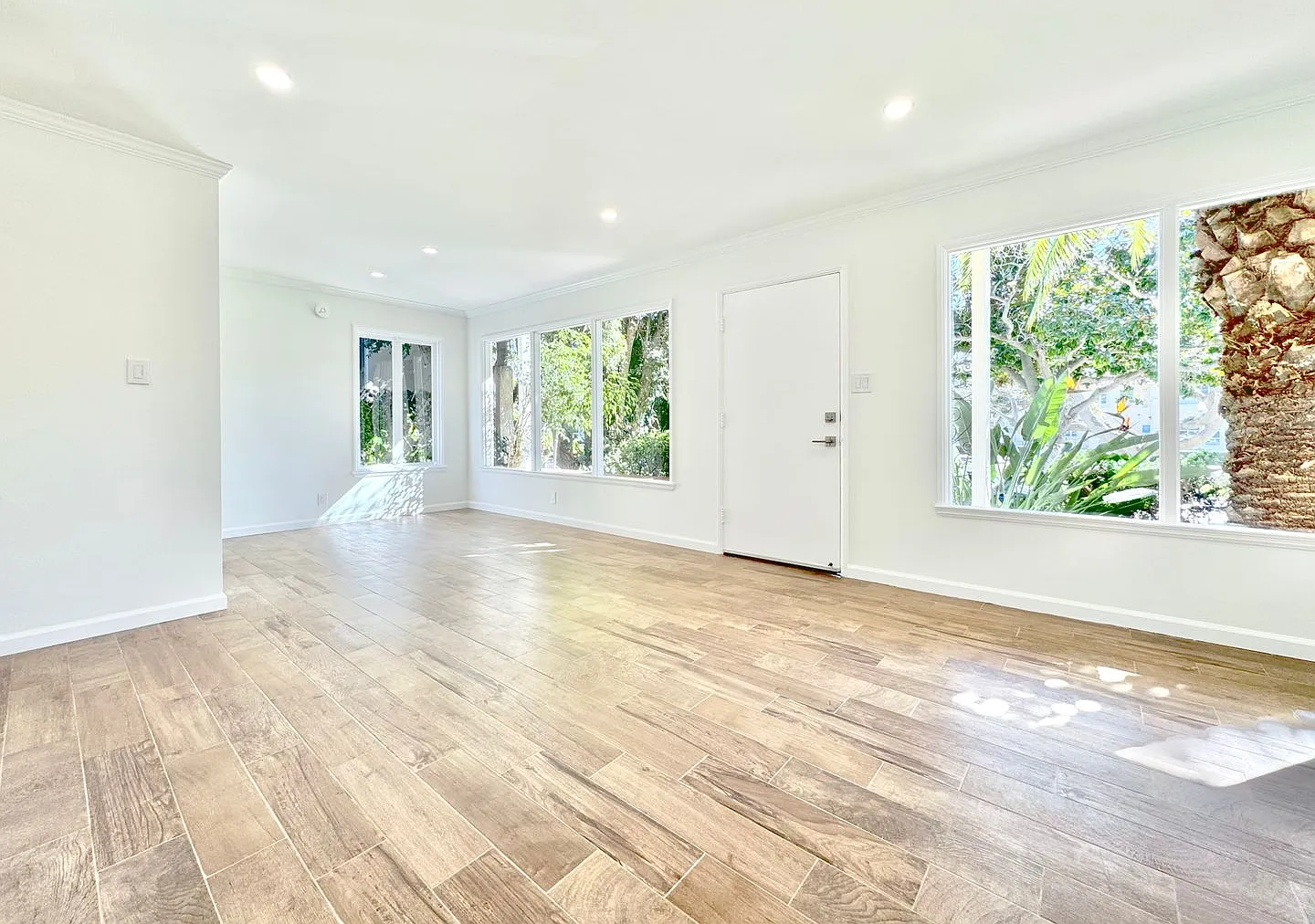 435 San Vicente Blvd — Photo 1