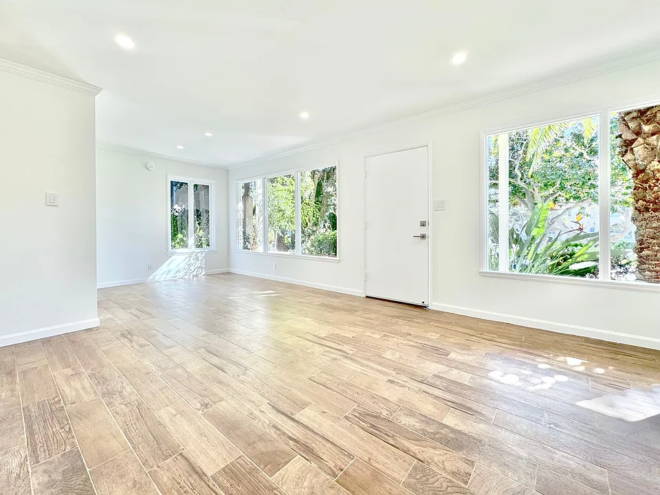 435 San Vicente Blvd