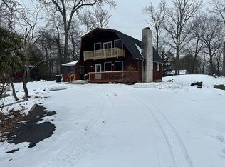 220 Saturn Dr, Bushkill, PA 18324