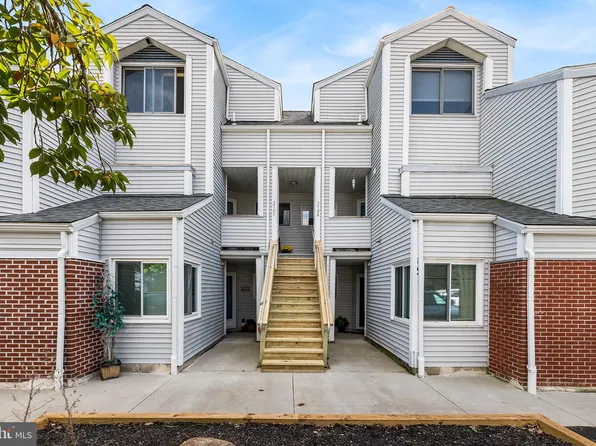 2707 Creekside Dr, Newark, DE 19711