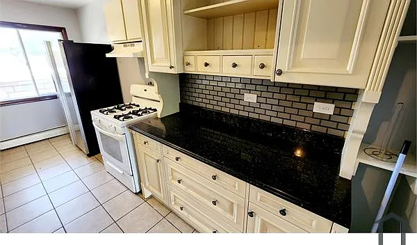 2 bed, 1000 sqft, $1,600 — Photo 2
