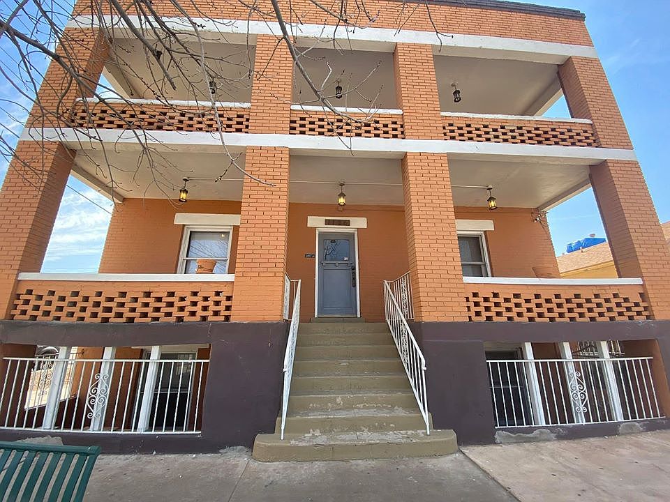 Building, apartment located at the bottom