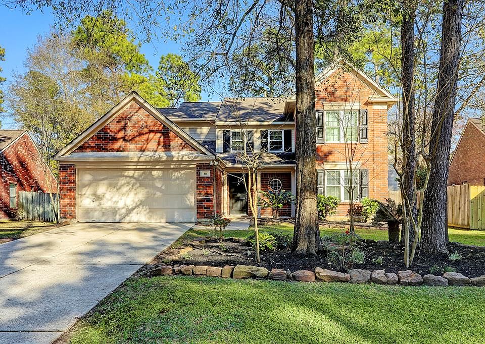 WHAT A RARE FIND IN A FABULOUS LOCATION ON A TRANQUIL CUL-DE-SAC IN THE HEART OF THE WOODLANDS! DID NOT FLOOD IN HARVEY PER SELLERS. RECENT AC/HEATING REPLACED IN FEBRUARY OF 2016!
