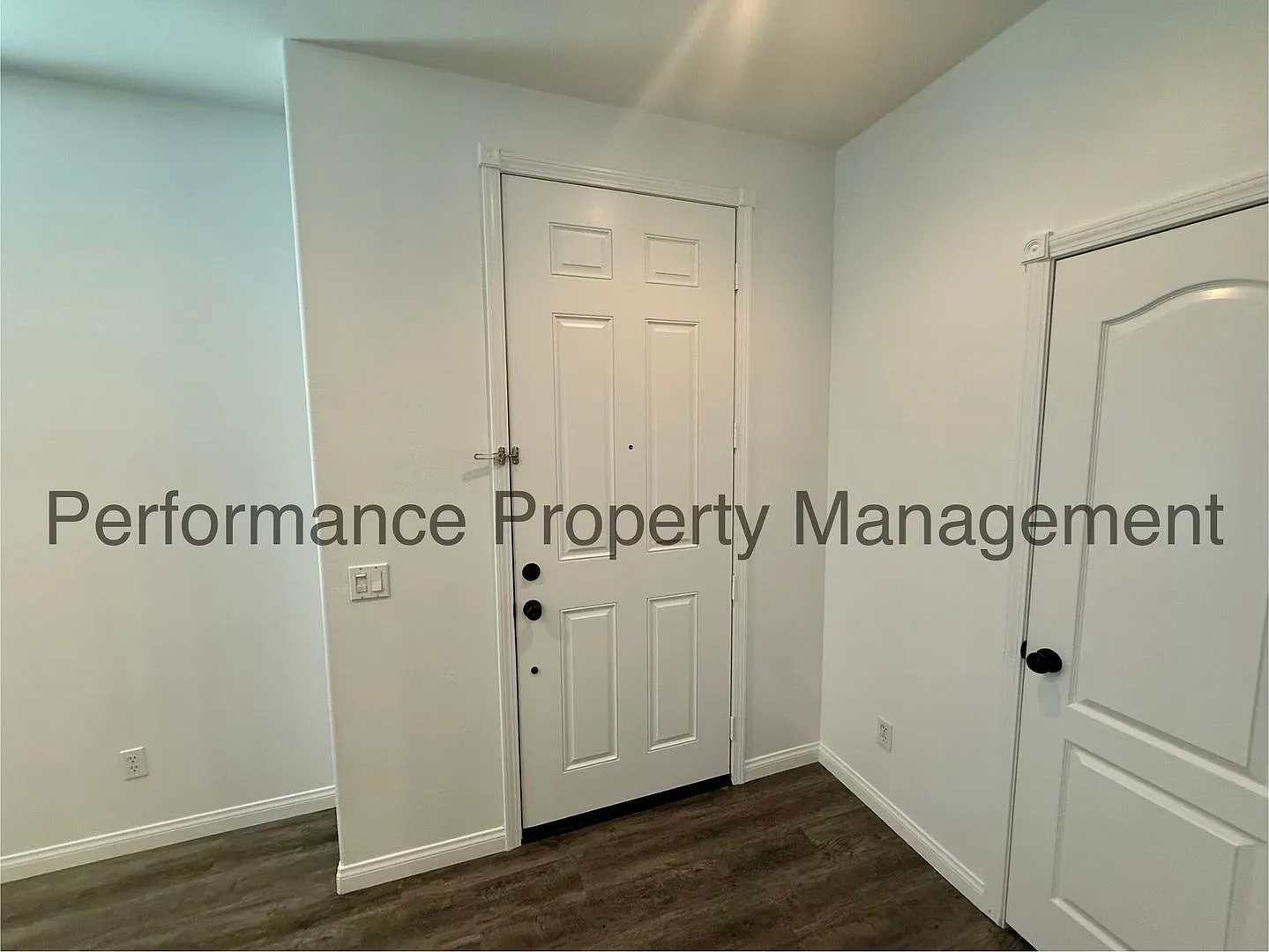 Beautiful 4 Bed/2 Bath SW Bakersfield Home w/ Solar, RBP & Deposit Alternative Option — Photo 2