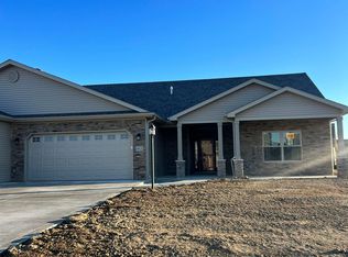 411 Crown Hill Dr, Huntington, IN 46750