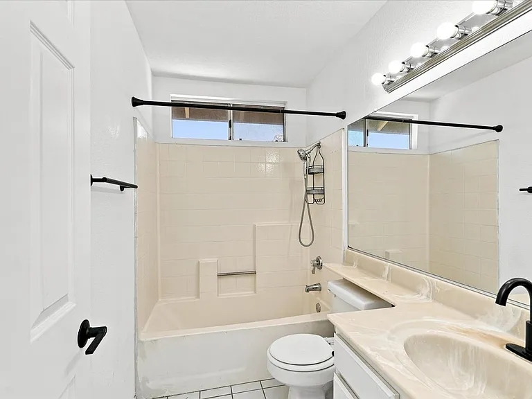 421 Yellowstone Cir — Photo 29