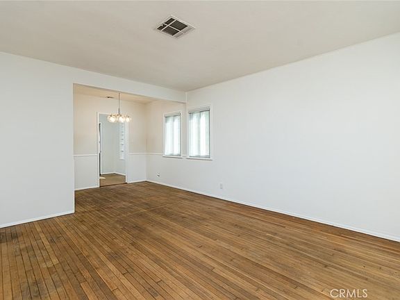 4th image of 10515 Lanark St