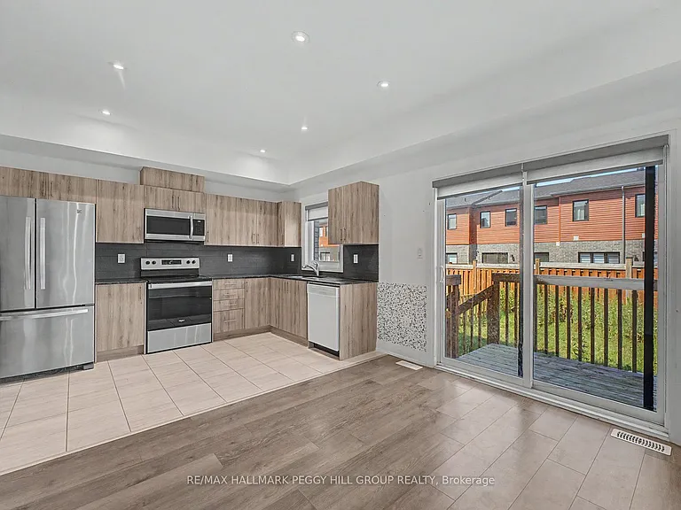 60 Fairlane Ave — Photo 2