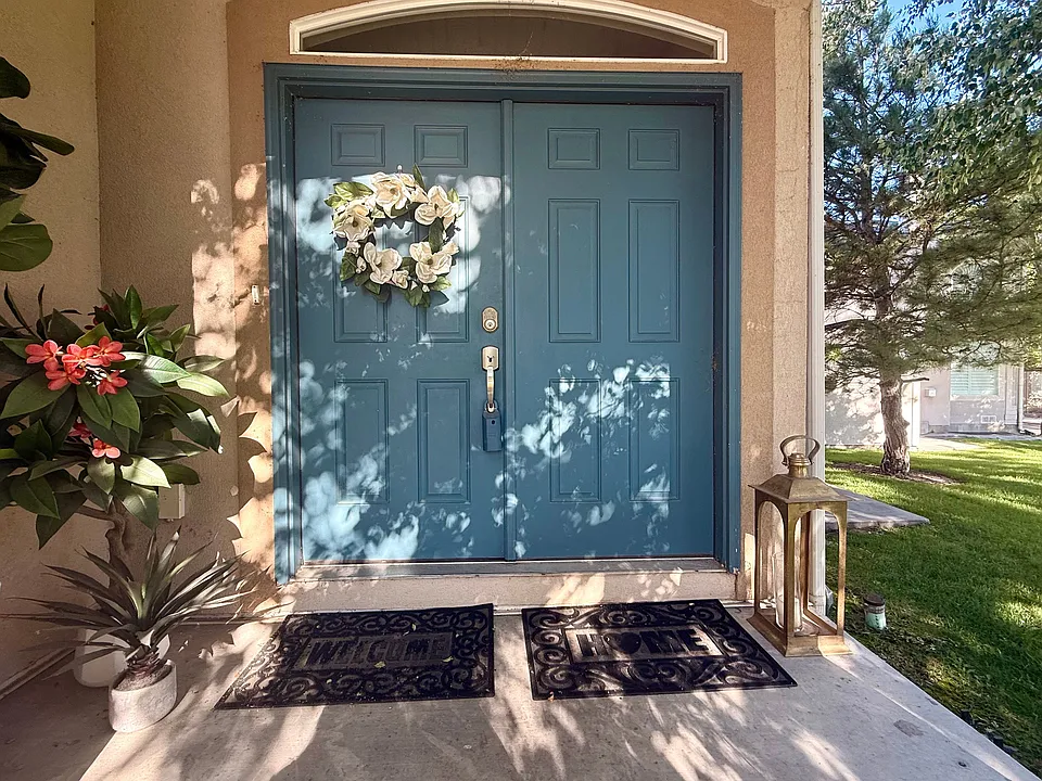 352 Bayside Dr