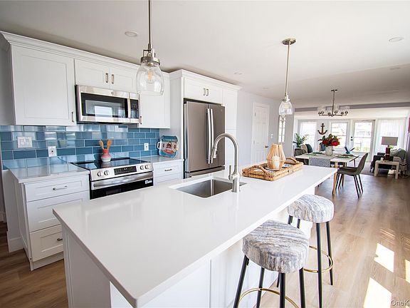 5th image of 146 Beach Avenue