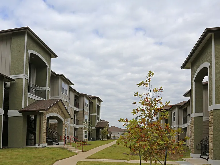 Paso Fino Apartment Homes — Photo 6