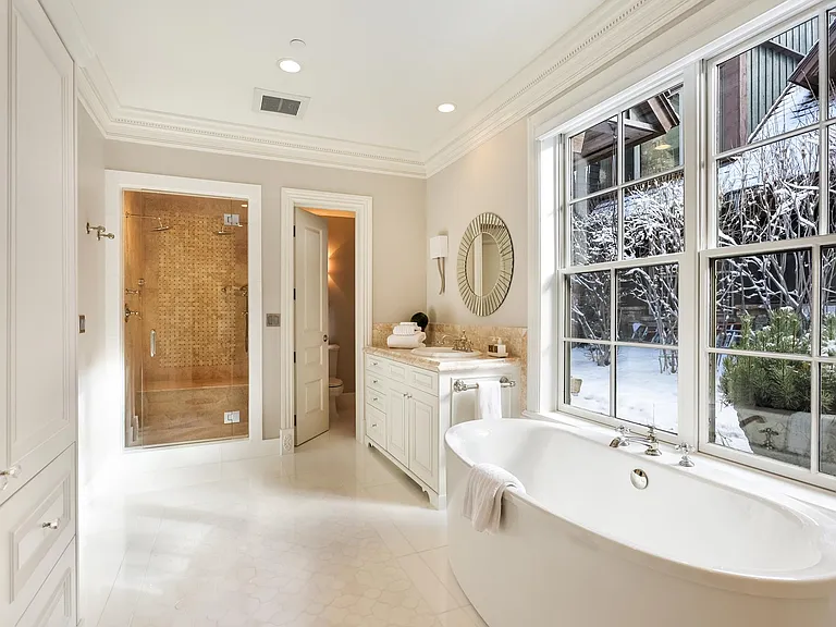 204 Oregon Trl — Photo 11