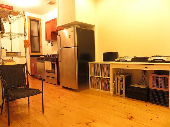 2nd image of 1056 Willoughby Ave APT 3R
