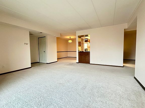 LIVING ROOM/GREAT ROOM