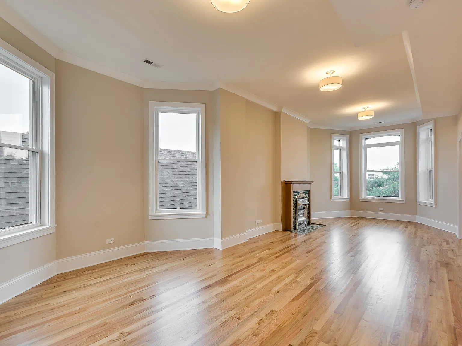 3 bed, 1200 sqft, $3,500 — Photo 2