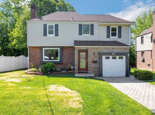 1076 Julia St, Teaneck, NJ