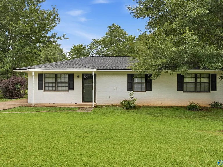102 Greenwood Cir — Photo 1