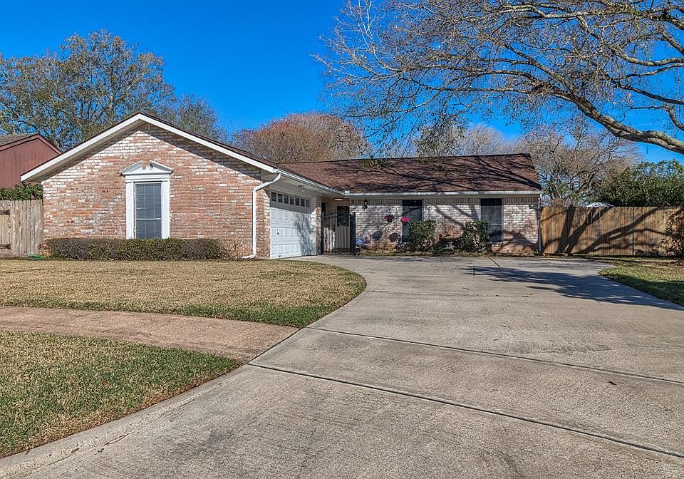 1st image of 16455 Havenhurst Dr