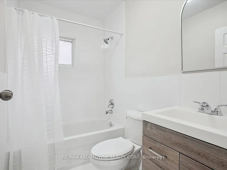2354 Queensway Dr #2 — Photo 32