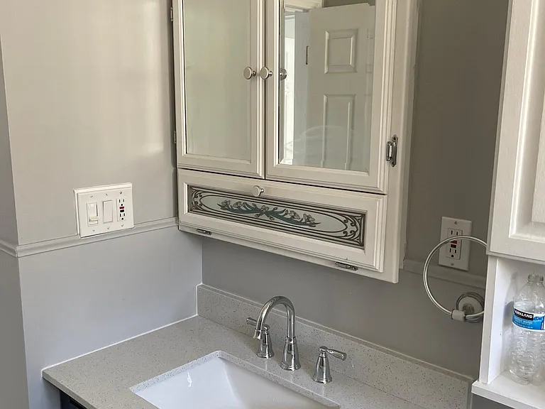 27036 Vance St — Photo 6