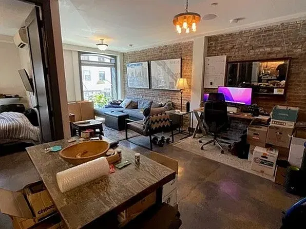 253 S 3rd St #1F, Brooklyn, NY 11211