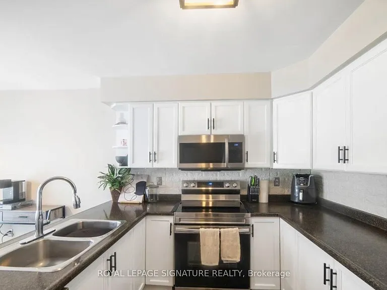 25 Meadowvale Dr #3 — Photo 6