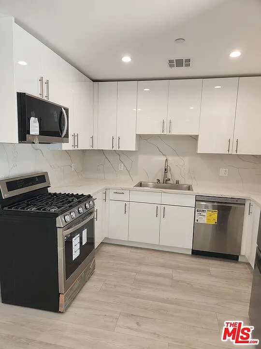 2 bed, 2.0 bath, $2,850 — Photo 3