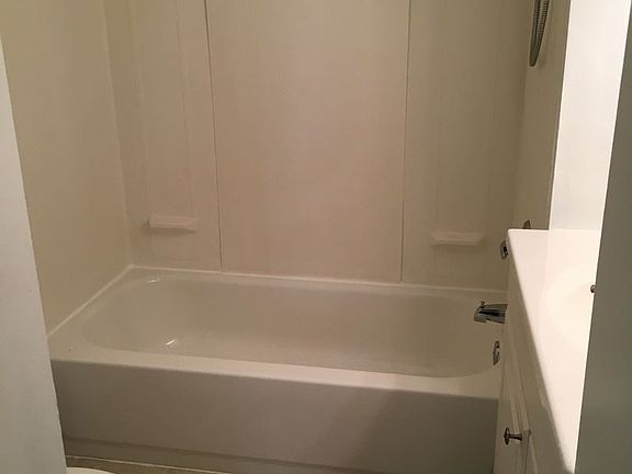 4th image of 711 Pine St APT 1F