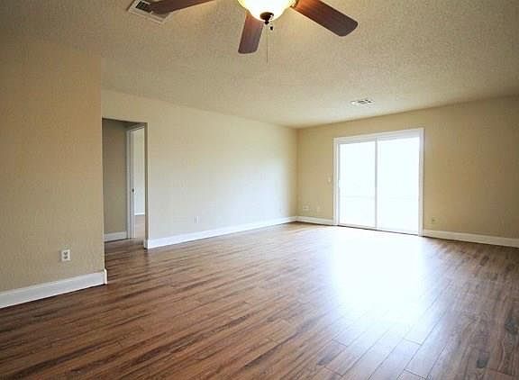3rd image of 502 Carroll Dr