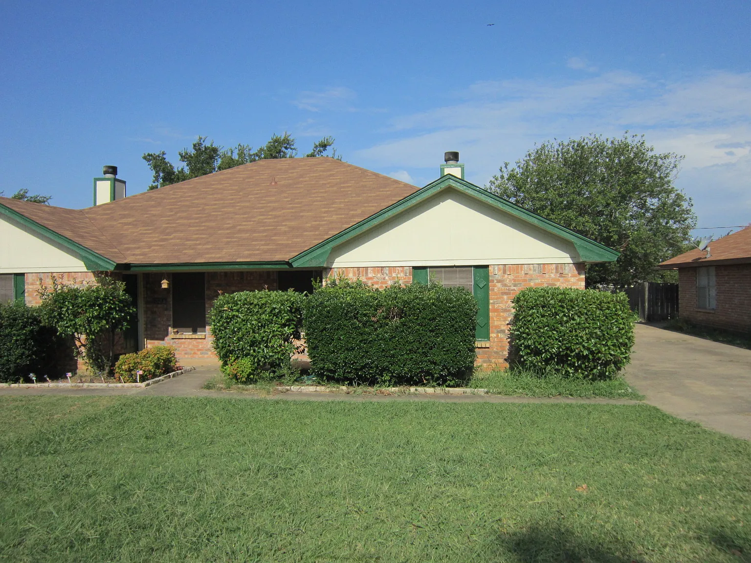2 bed, 1077 sqft, $1,600 — Photo 1