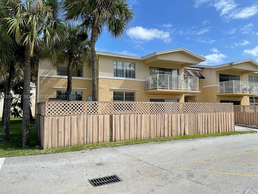 Doral Gardens Condo — Photo 3