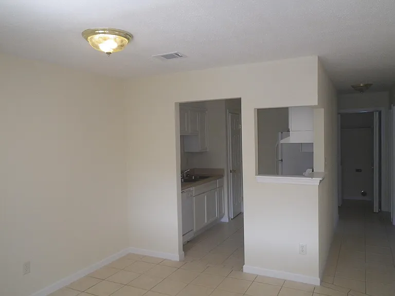 1610 Green Briar Pkwy #4 — Photo 3