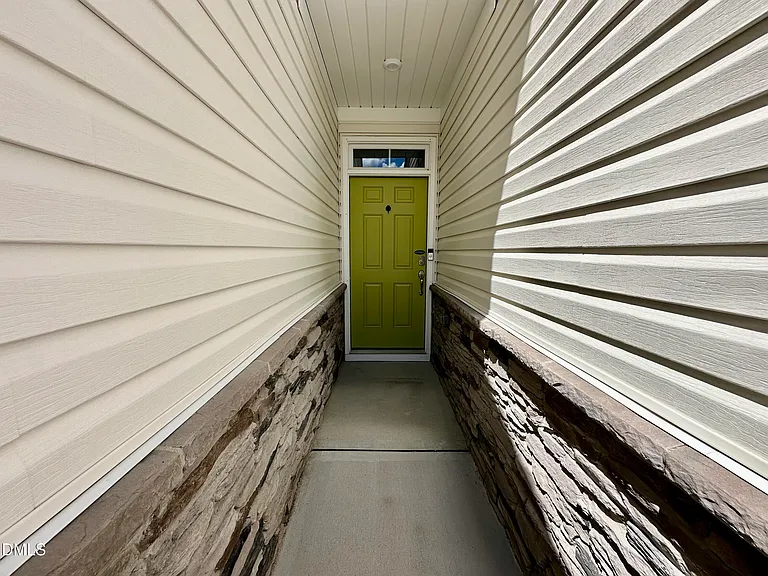 124 Orvis Dr — Photo 3